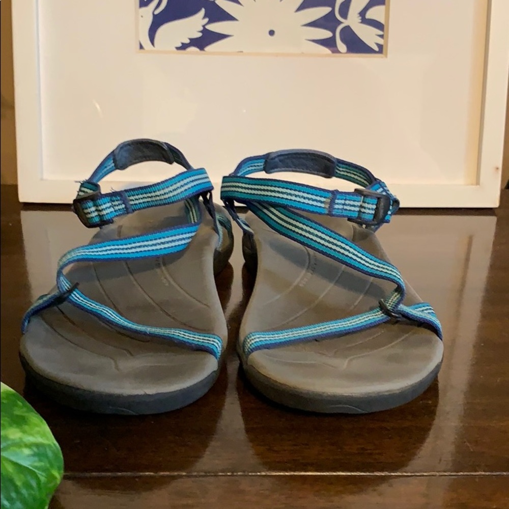 Hiking/active sandals